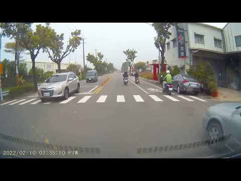 不依標線行駛,右側超車,均檢舉成立