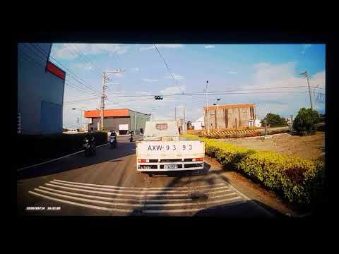 阿嬤騎車對抗坦克車