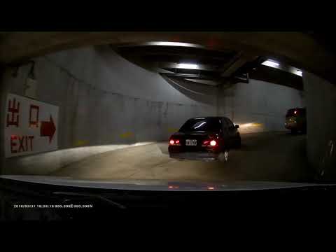 臺中Costco 地下停車場三寶逆向