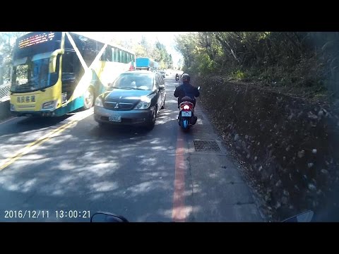 武嶺-雙黃線上坡逆向超車