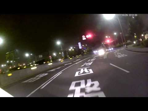 三寶逆向騎上新海橋