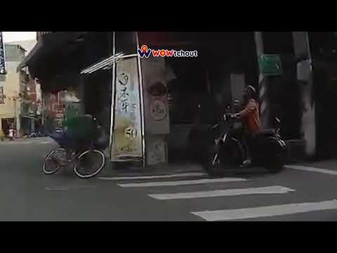 三寶.車禍影片 車禍影片還敢逆向阿阿伯，這次撞到鐵板了吧（物理）（ 04 29 高雄市三民區鼎山街