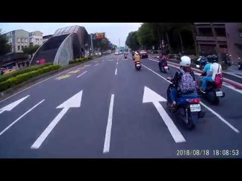 08 18 女三寶左切兩個車道 後方有車也無感