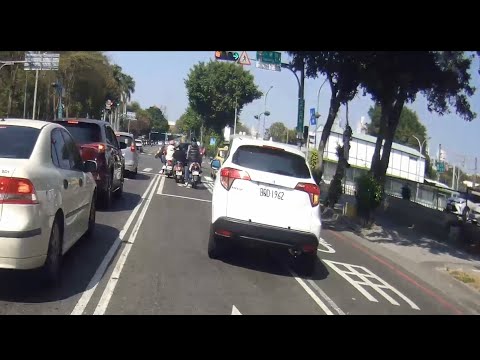 三寶汽車急啊，衝啊，目的地就在不遠處了！