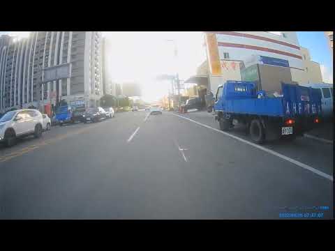 改管仔闖紅燈 素質真好