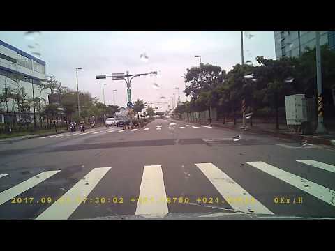 【1526-P9】機車闖紅燈,變換車道不打燈PICT2305