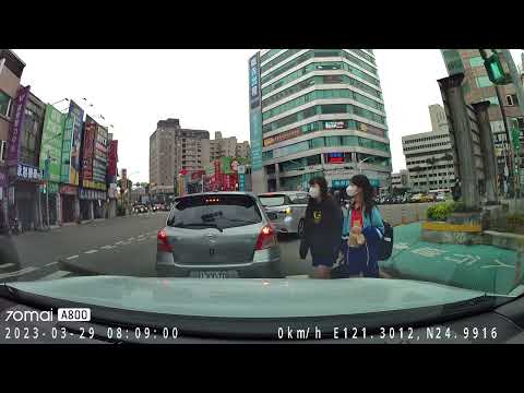 三寶.車禍影片 哼哼～我才不想用生命維護路權呢！ヽ●´ε｀●ノ