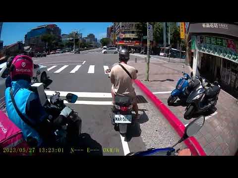 三寶.車禍影片 車禍影片警察零秒到達 台北市大同區民生西路與承德路口