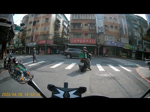 【NFE-2322】違規闖紅燈 (已舉發)