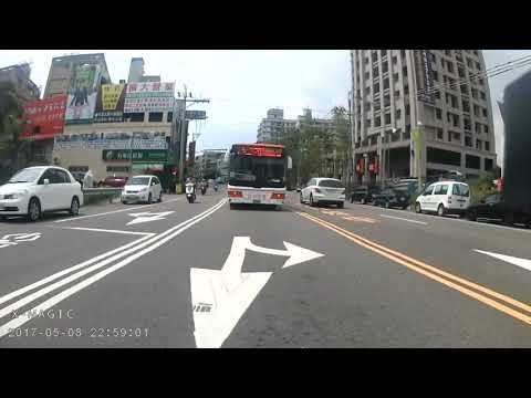 差點被闖紅燈公車從後面擊落