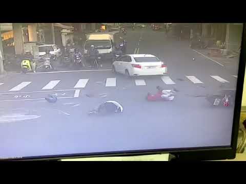 上班時間鳳山五甲二路三寶左轉殃及無辜