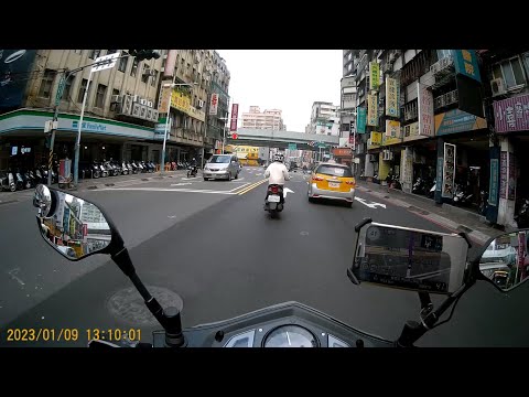 【TDN-0812】變換車道未全程使用方向燈 (已舉發)