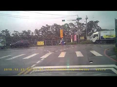 台灣宅配通-紅燈越線違停斑馬線(楊梅五守街口)PICT8196