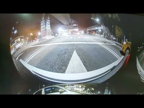 【AMR-8511】02-26 18：45  三寶拜託分享！後勁加昌路上與海專路口一路打雙黃燈從機車專用道開到路口，闖紅燈後 蛇行“拍不清楚”，衝到我車尾喇叭按不停區東路路口跨雙白線插隊左轉車道