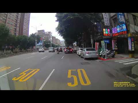 FILE221126 150127F0 併排臨時停車 traffic violation 〈Pelanggaran lalu lintas〉 交通違反 〔vi phạm giao thông〕