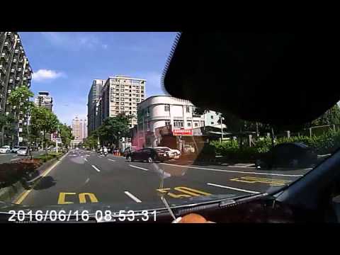 三寶變換車道未打方向燈及闖紅燈(已檢舉)