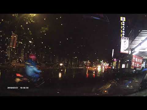 2 22計程車違規停路中間