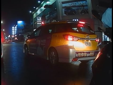 429 J5 於右轉車道違規跨車道左轉
