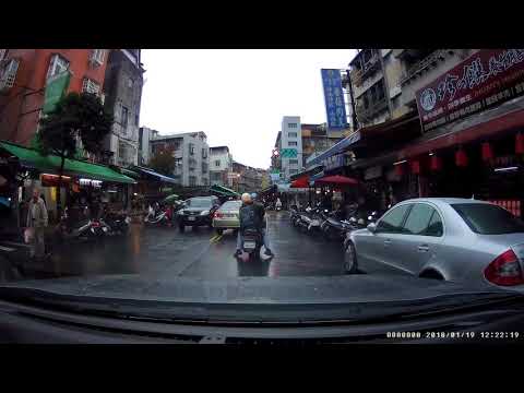 三寶S型大逆向，兩次，最後停在斑馬線。