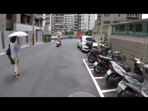 逆向三寶直直衝 . . .