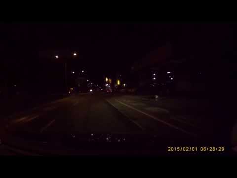 樹林中正路遇女三寶高速闖紅燈.