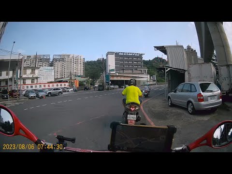 【652-KAU】轉彎未打方向燈 (已舉發)