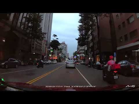 逆向跨越雙黃線駛入車道 違規三寶