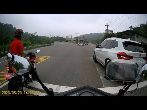 【BBH-9768】違規越線 & 違規外側左轉 & 轉彎未打方向燈 (已舉發)