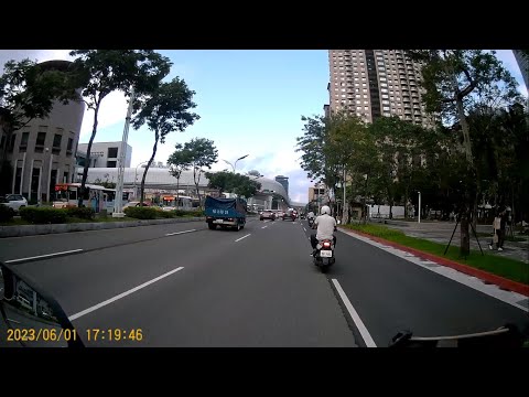 【391-NAL】變換車道未打方向燈 (已舉發)