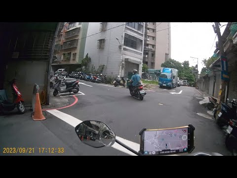 【NFN-3882】轉彎未打方向燈 (已舉發)