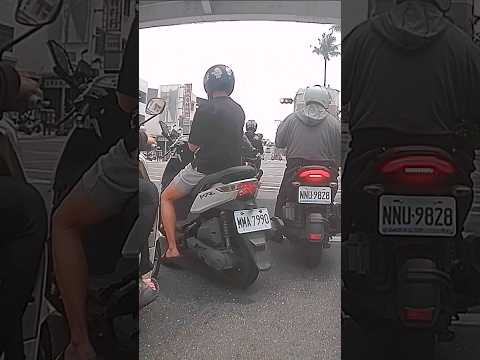 紅燈左轉    #     轉彎未使用方向燈  跨越雙白線  邊騎車邊使用手機  皆結案成立