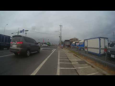 看我帥氣的闖紅燈