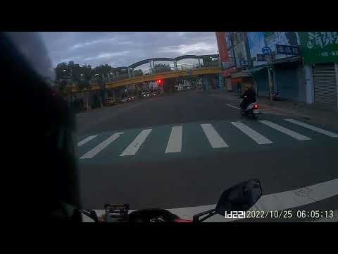 一大早特別多愛闖的～你只注意左邊阿右邊還有小巷欸 