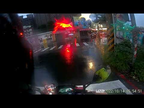 無視紅燈和行人