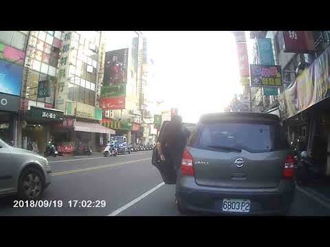 6803 P2 併排臨時停車 佔據慢車道 壓縮其他用路人之使用空間