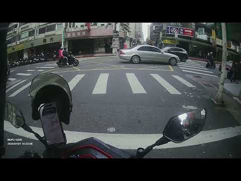 逆向的喇叭都特別大聲