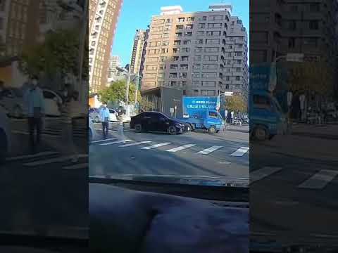 逆向行駛。車禍。瑪莎拉蒂。忽然想卡普一下。三寶