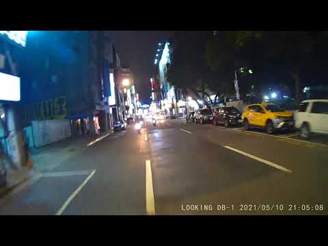 行經人行道禮讓行人，後方機車未保持距離(撞上) | WoWtchout - 你在路我在錄