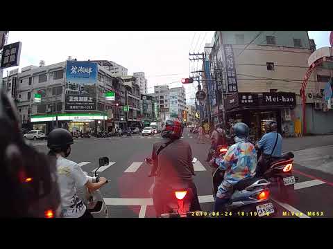 擦撞後照鏡+闖紅燈+逆向