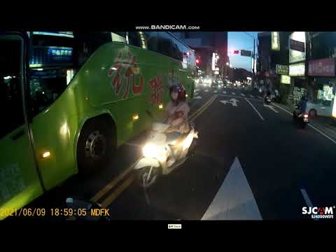 桃園中壢三寶-1196要左轉乖乖排隊好嗎?直接幹過來逆向