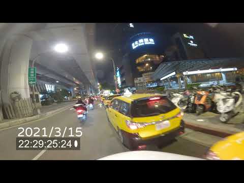 多輛中華民國職業駕駛計程車違規停車