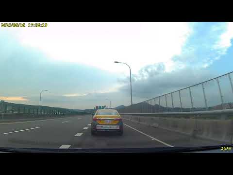 【585-3G】計程車號變換車道未依規定使用方向燈