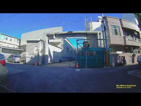 三寶日常 0:24  轉彎時遇到逆向機車 嚇死我了(請調低音量)