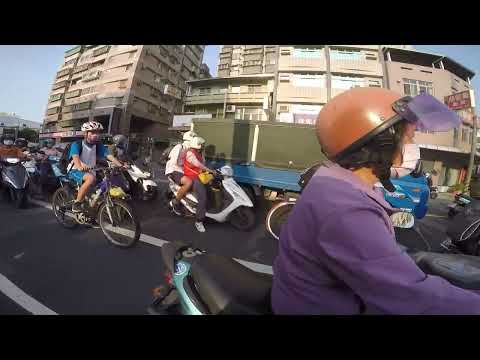 台南行人地獄日常我要是再胖一點真的沒辦法走了