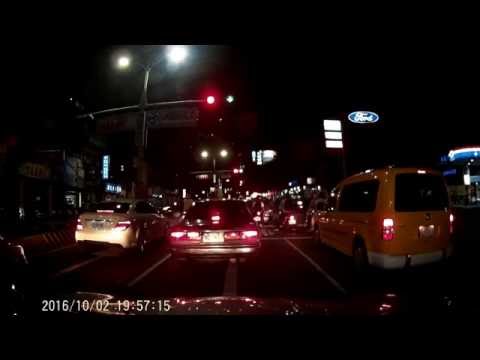 1002 195533 中正路闖紅燈的三寶機車