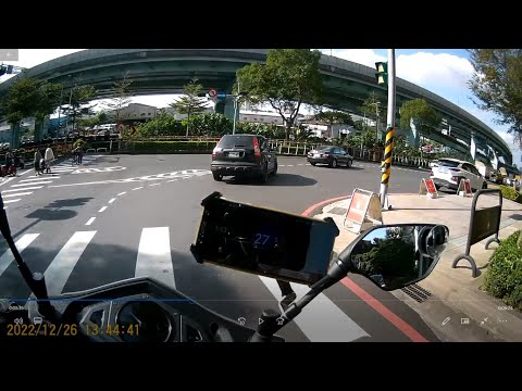 【6238-W2】轉彎未使用方向燈 (已舉發)