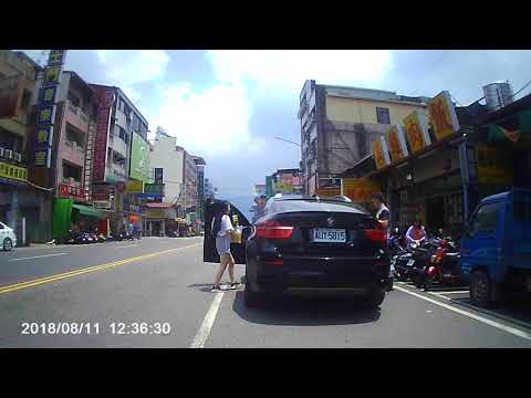 AUY 5815 車道上停車+併排臨時停車+駕駛員已離席