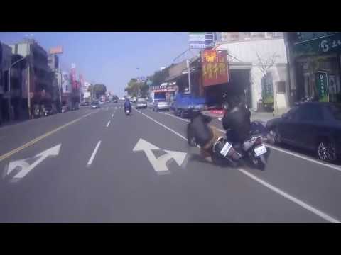 (絕對療癒)超狂屁孩車禍摔車 療癒你的心