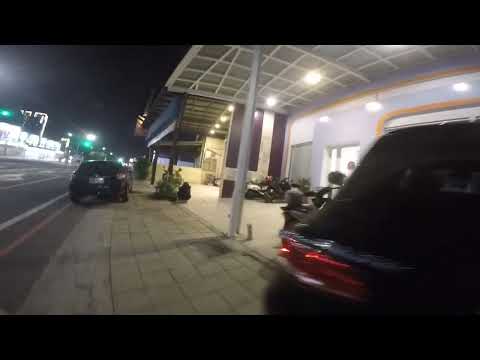 台南行人地獄日常前面就是停車場，很空呢