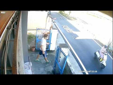 垃圾三寶無照屁孩 騎車玩三小手機還逆向